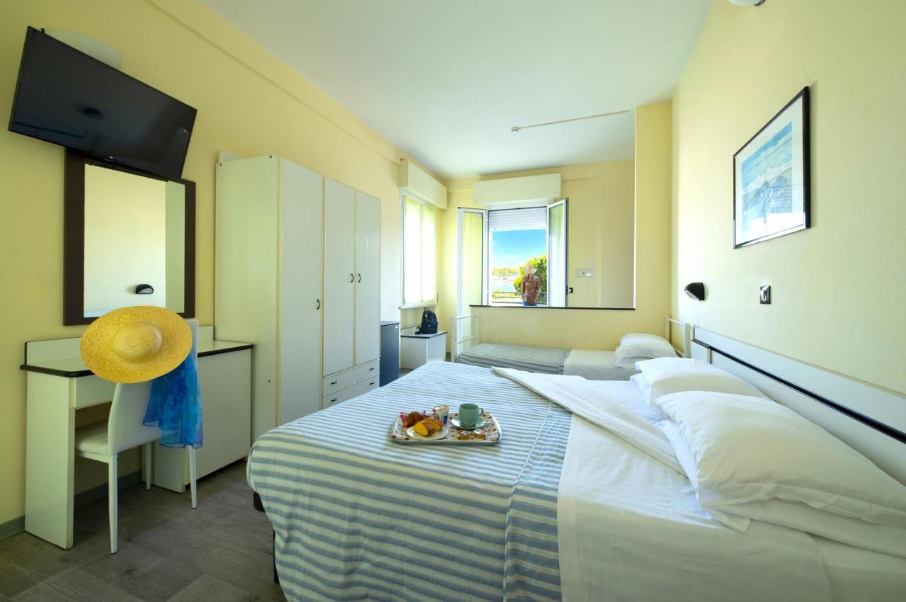 Hotel Baltic Cesenatico Exterior foto