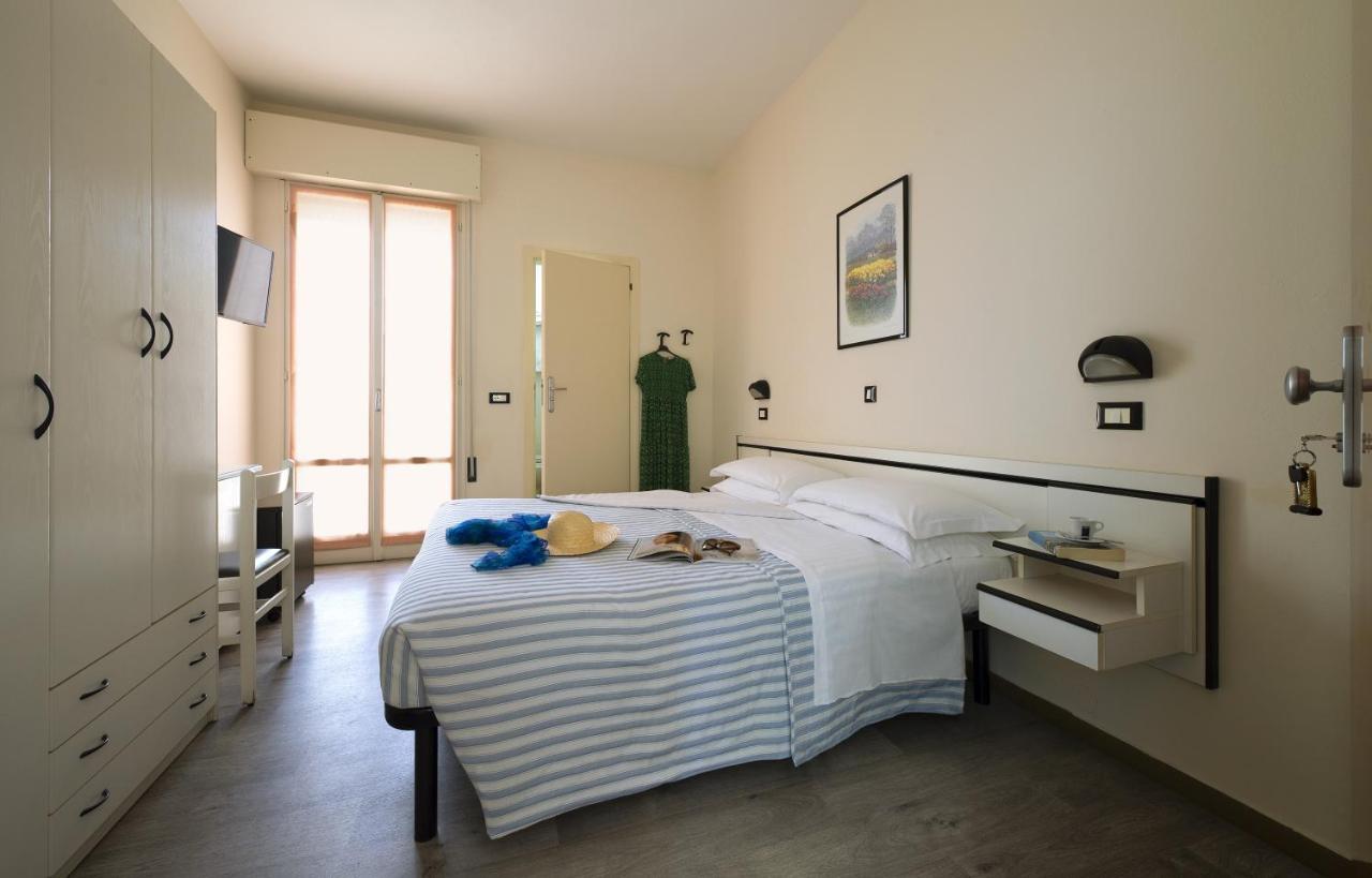 Hotel Baltic Cesenatico Exterior foto