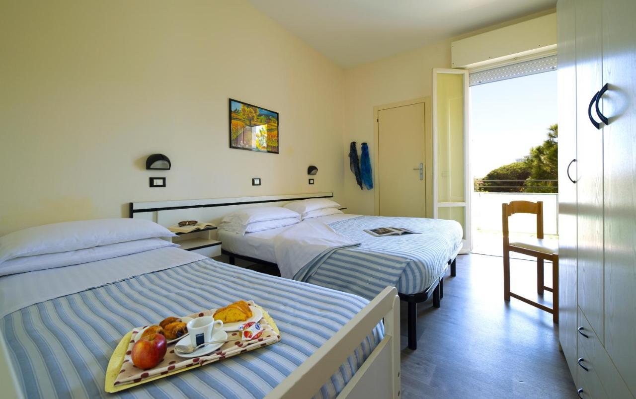 Hotel Baltic Cesenatico Exterior foto