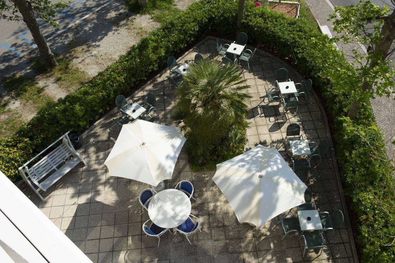 Hotel Baltic Cesenatico Exterior foto