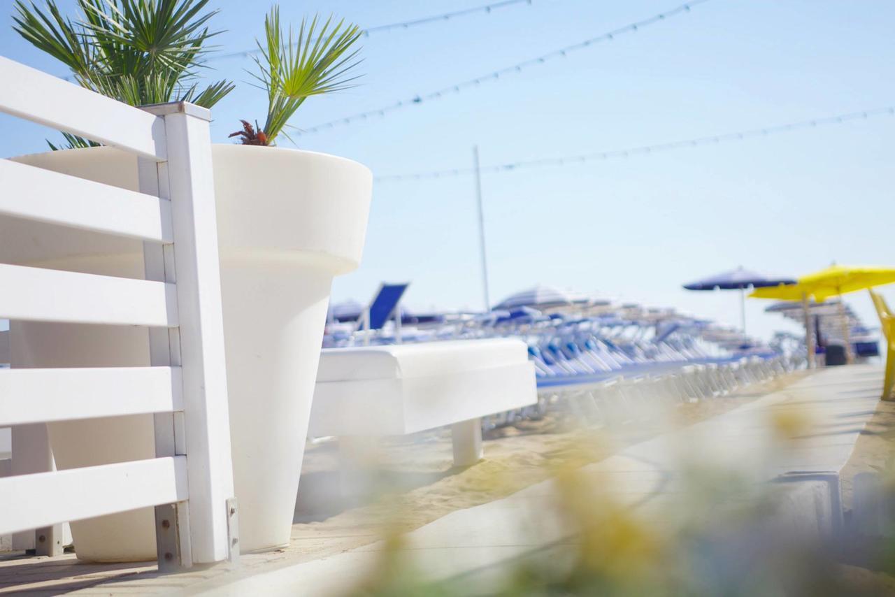 Hotel Baltic Cesenatico Exterior foto